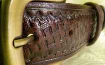 Способы, как правильно и быстро почистить белую кожу в домашних условиях